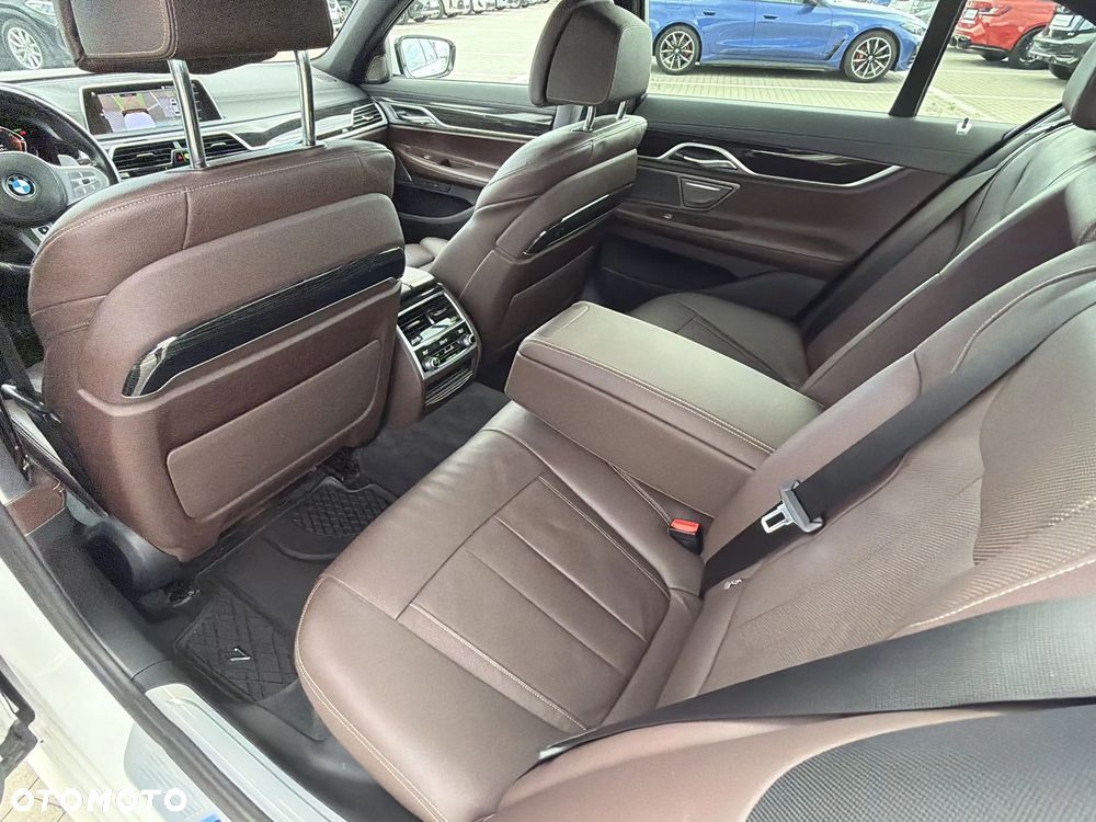 BMW Seria 7 740d xDrive mHEV sport - 34