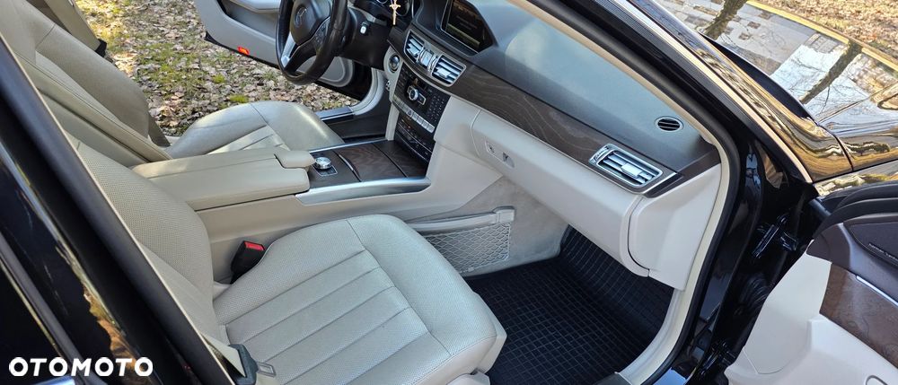 Mercedes-Benz Klasa E 500 BlueEFFICIENCY 7G-TRONIC Avantgarde - 21