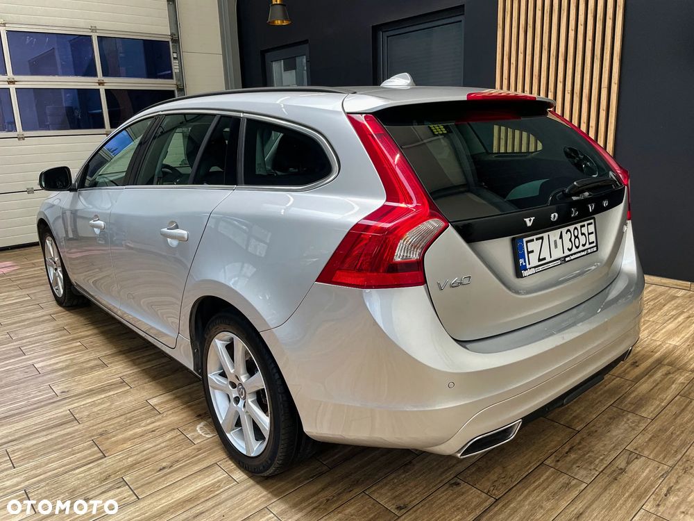 Volvo V60 D4 Geartronic Momentum - 12