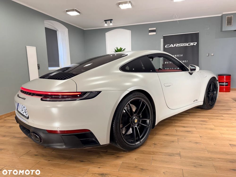 Porsche 911 Carrera 4 GTS - 17