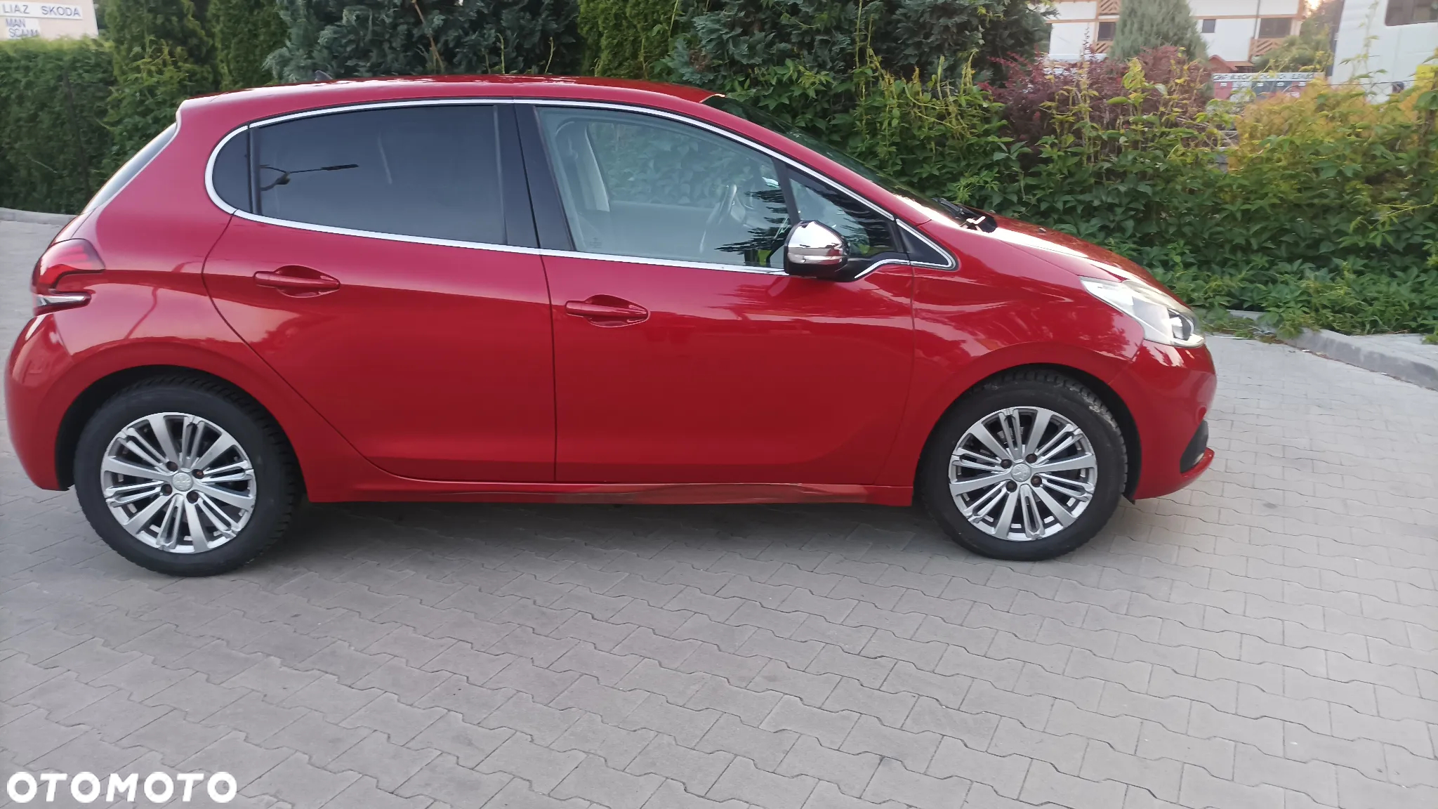 Peugeot 208 PureTech 110 Stop & Start EAT6 Allure - 10