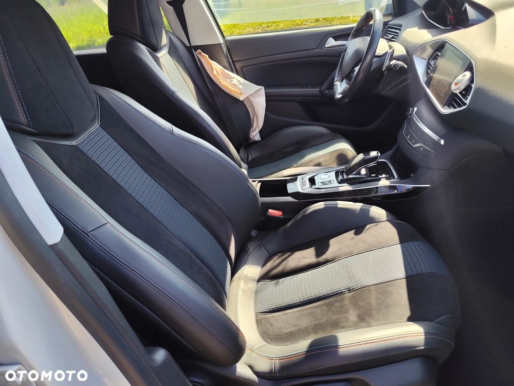 Peugeot 308 1.2 PureTech Allure S&S EAT8 - 17