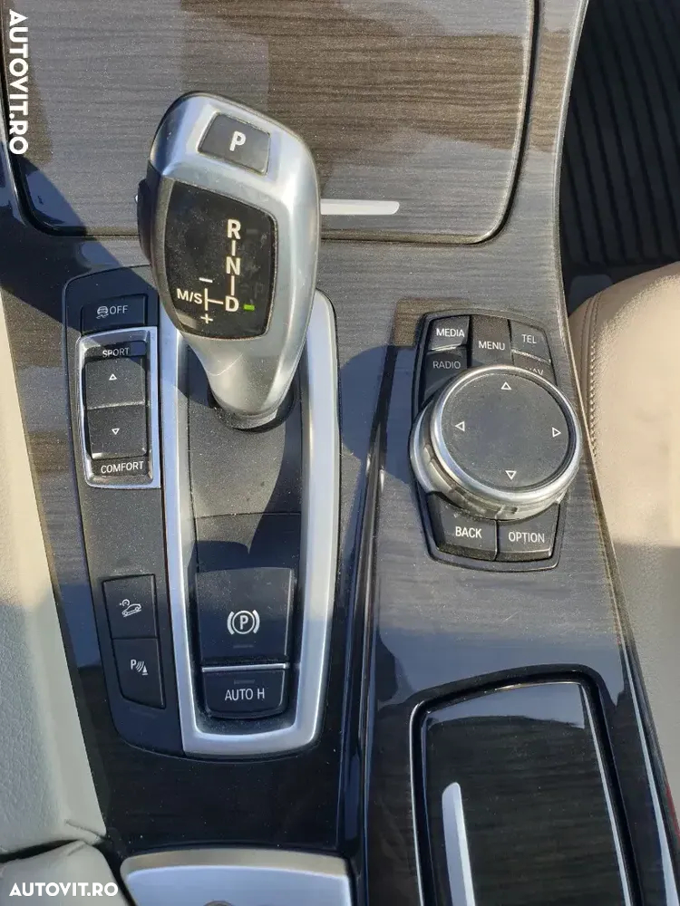 BMW Seria 5 525d xDrive AT - 32