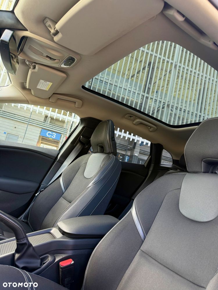 Volvo V40 D4 Momentum - 32