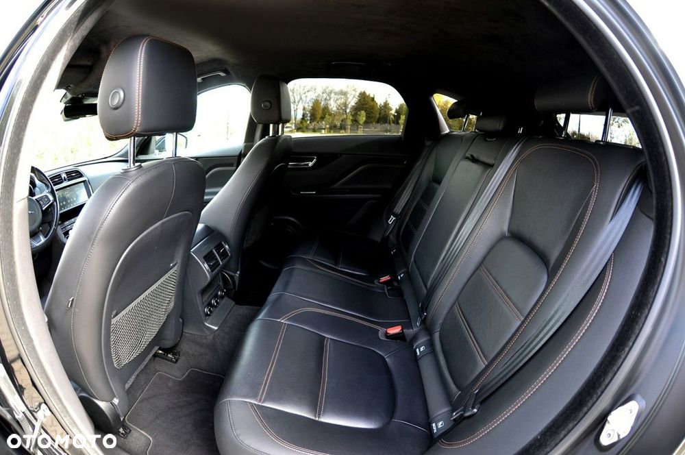 Jaguar F-Pace 20d Portfolio - 10