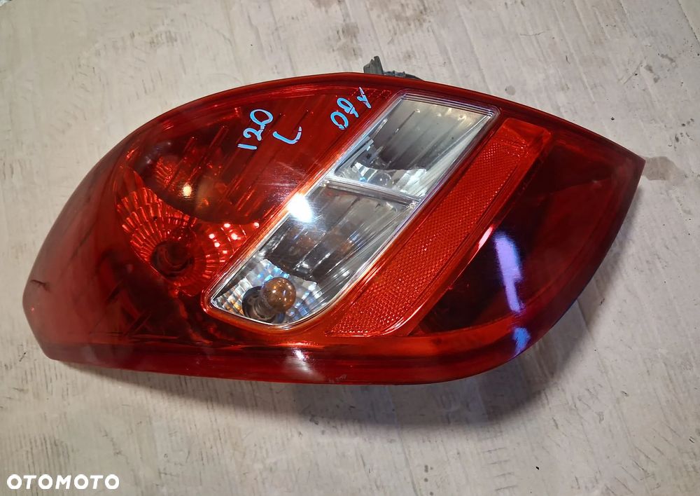 Lampa tył HYUNDAI I20 lewa OE - 1