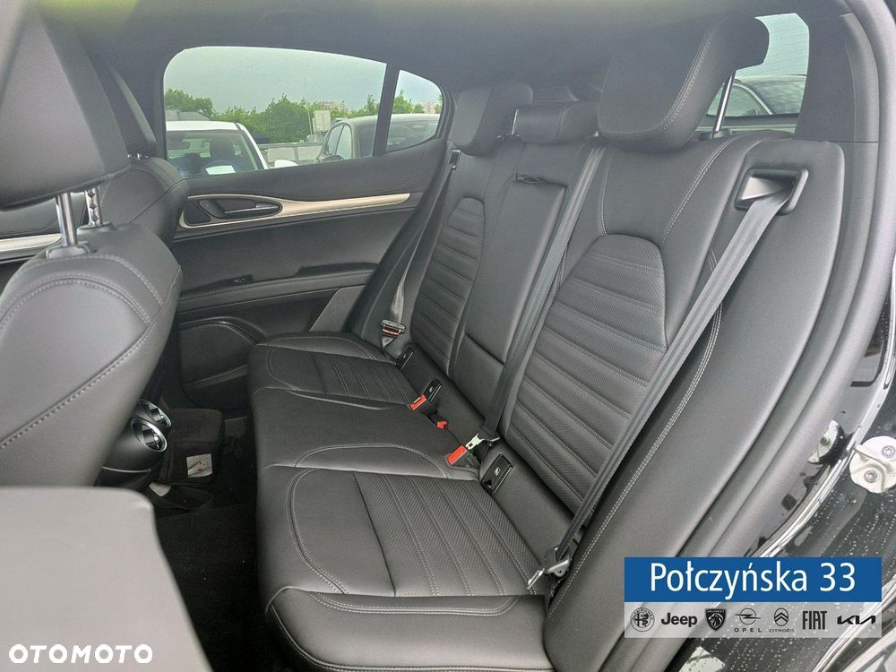 Alfa Romeo Stelvio - 15