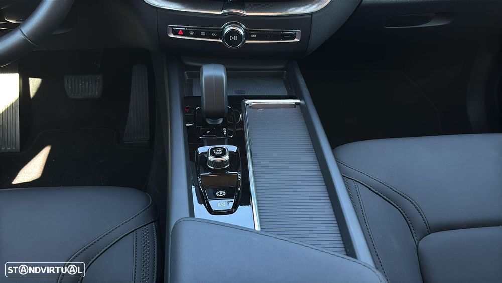 Volvo XC 60 2.0 T6 PHEV Core AWD - 19