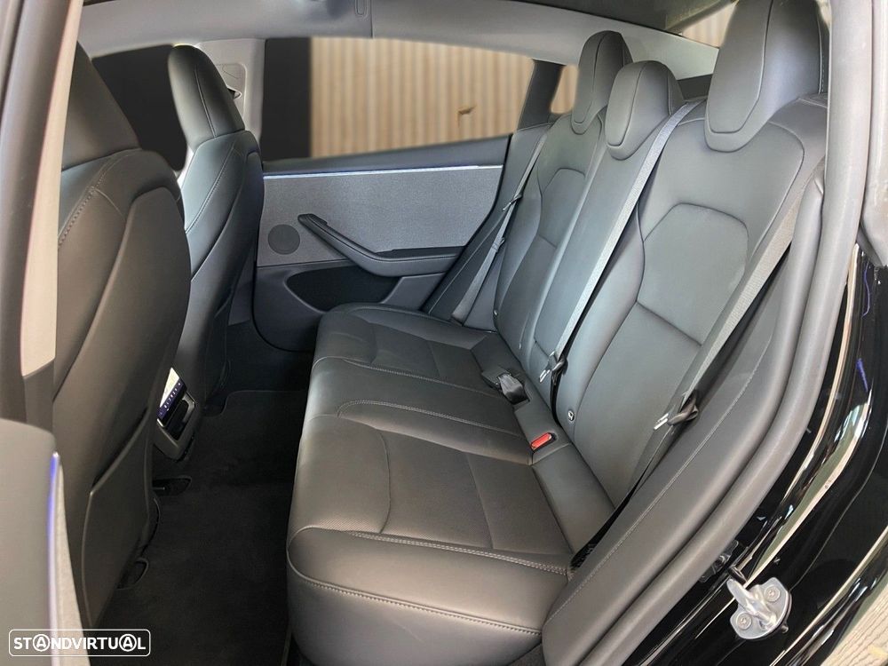 Tesla Model 3 - 8