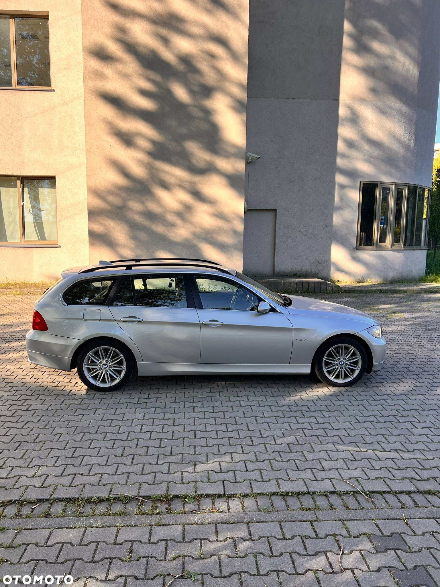 BMW Seria 3 325i xDrive Touring - 31