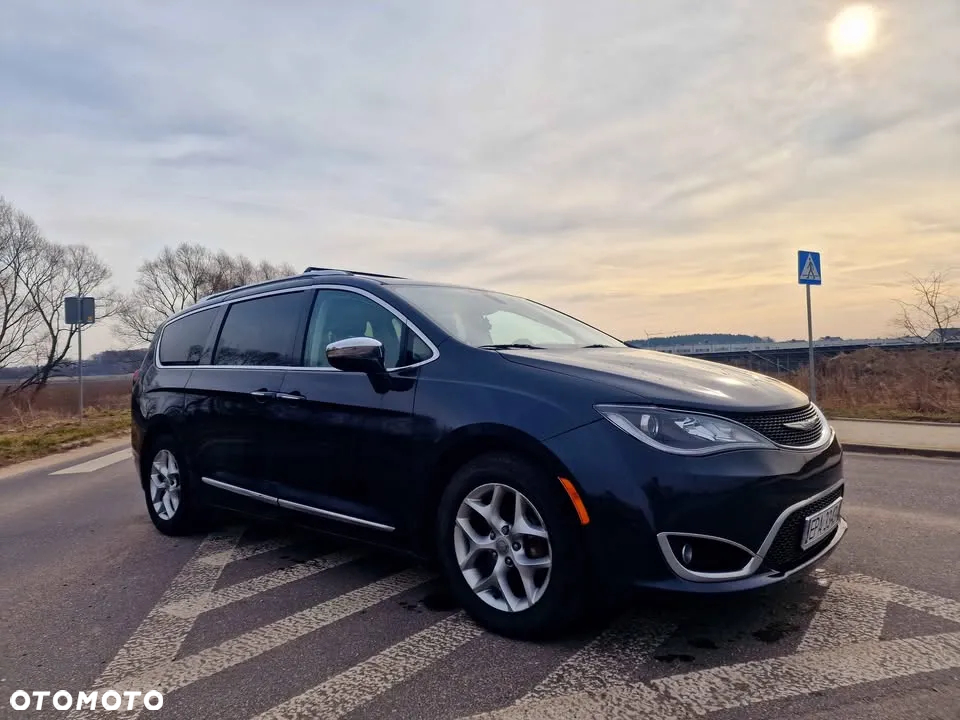 Chrysler Pacifica - 3
