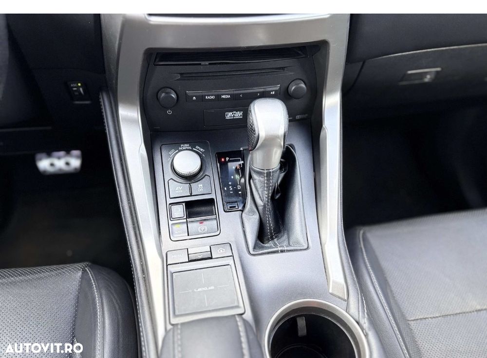 Lexus Seria NX 300h E-FOUR F SPORT - 13