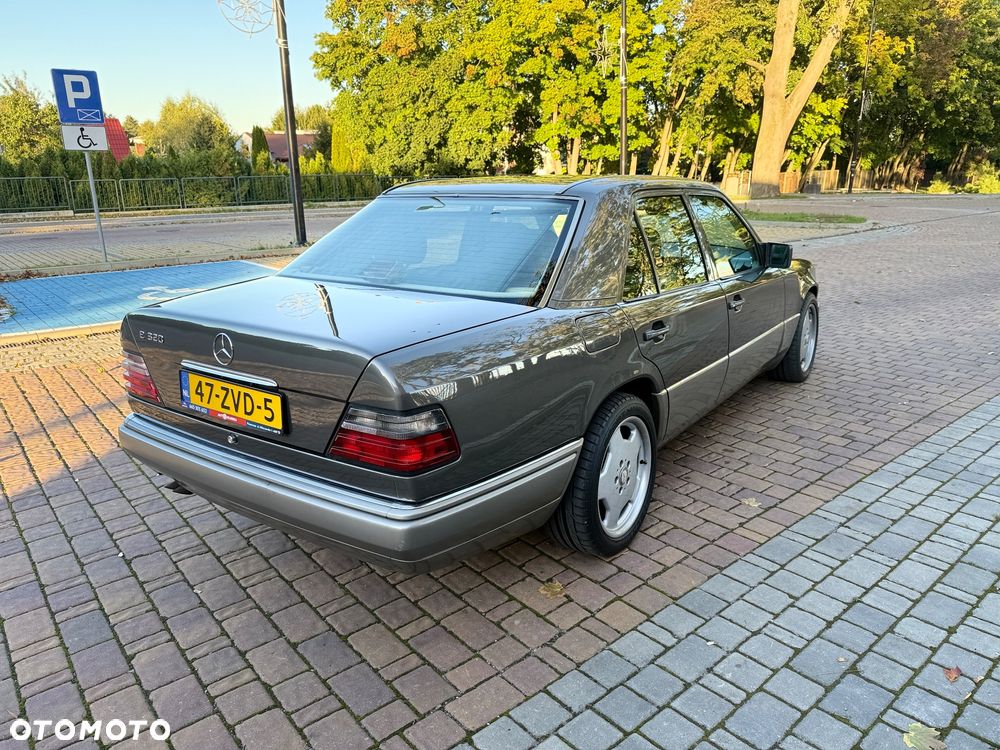 Mercedes-Benz W124 (1984-1993) - 17