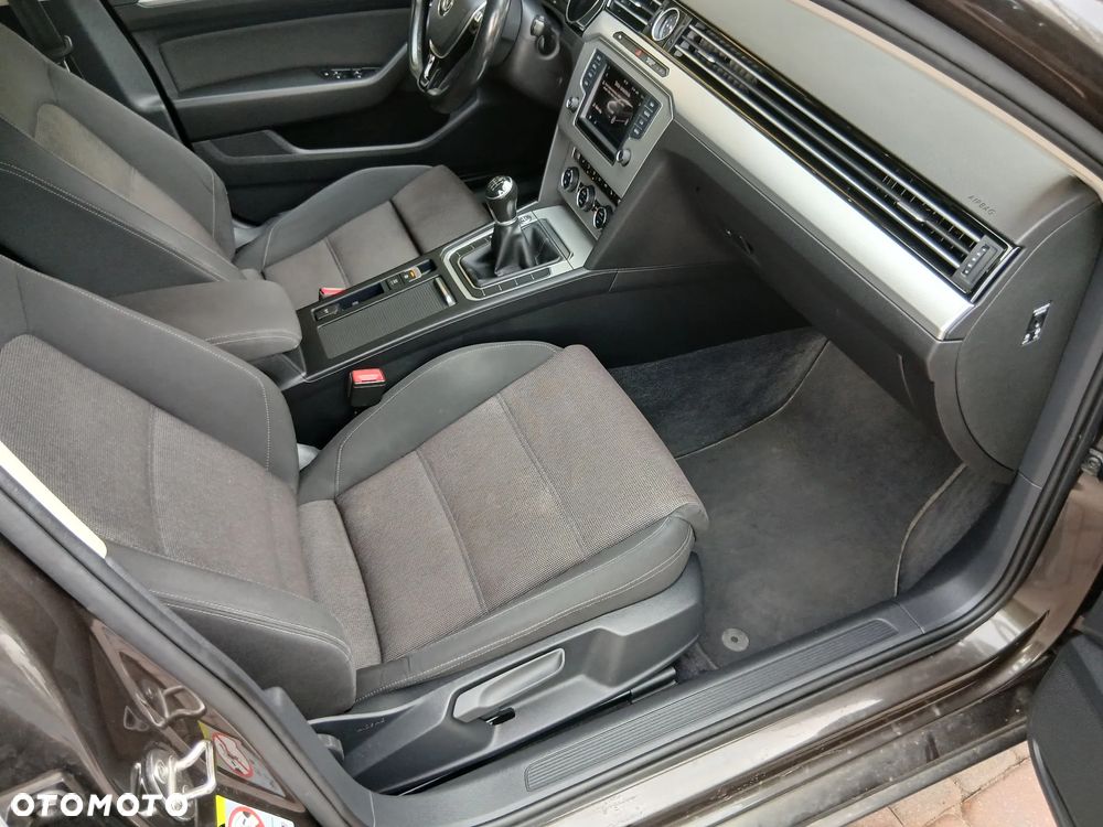Volkswagen Passat 2.0 TDI (BlueMotion Technology) Comfortline - 21