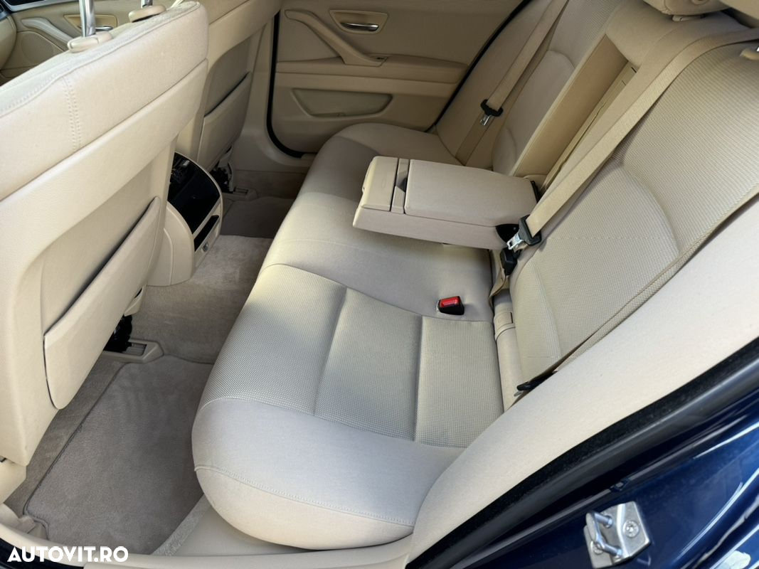 BMW Seria 5 523i Sport-Aut. - 29