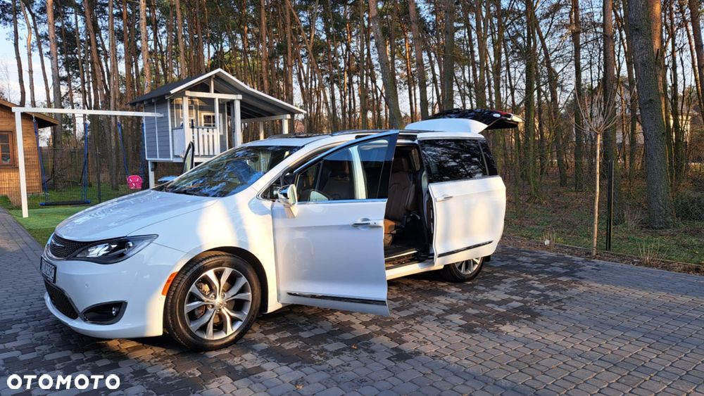 Chrysler Pacifica - 12