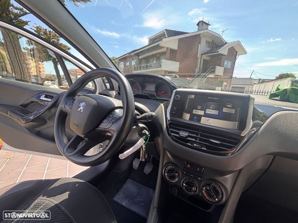 Peugeot 208 1.4 HDi Allure - 18