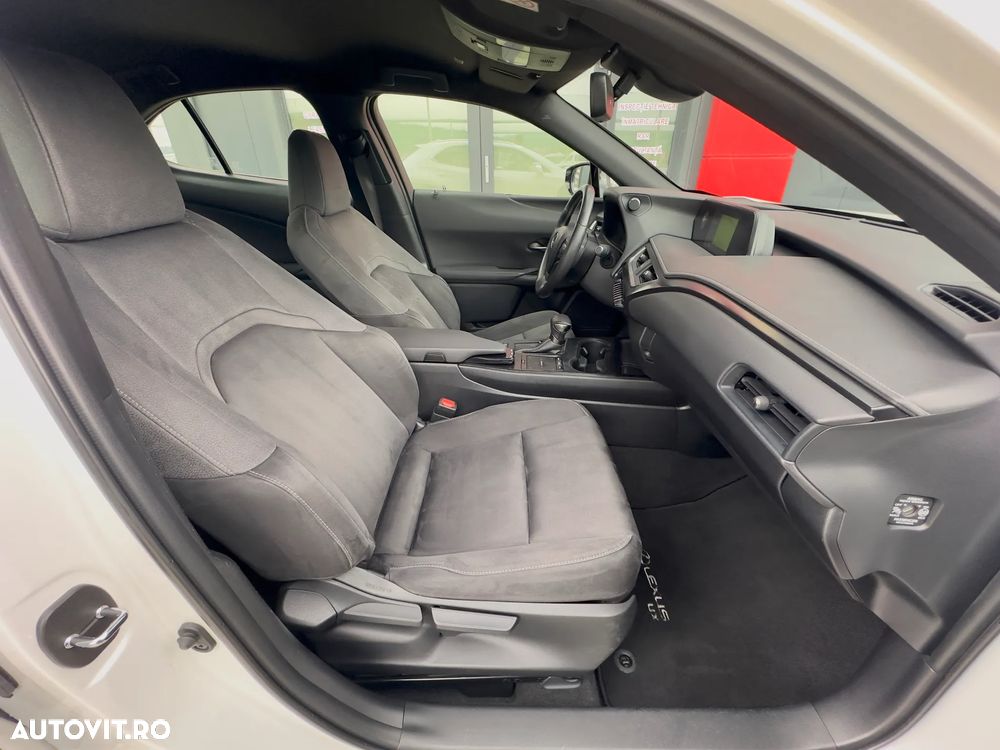 Lexus UX 250h Business Edition - 21