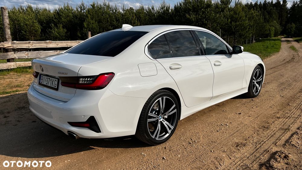 BMW Seria 3 330i - 32