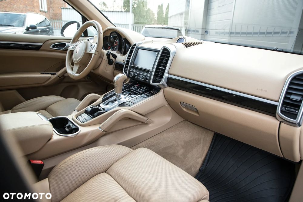 Porsche Cayenne - 14