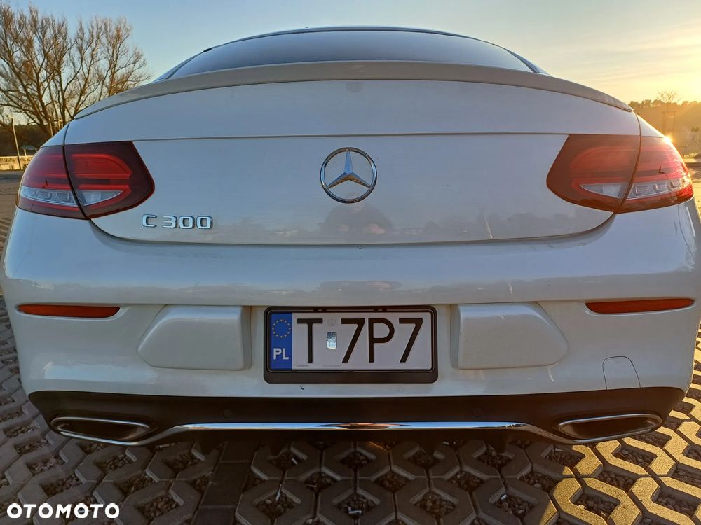 Mercedes-Benz Klasa C 300 9G-TRONIC - 4