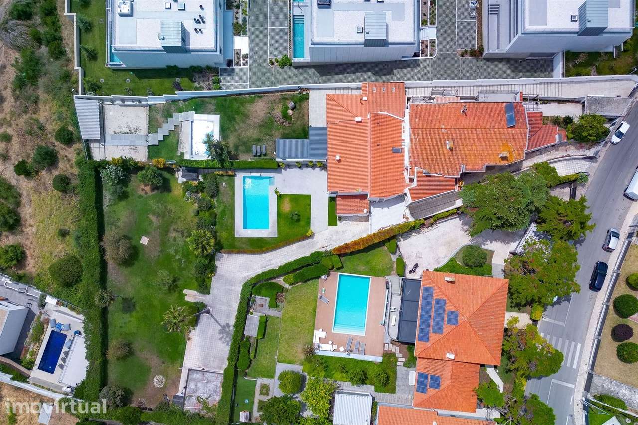 Moradia de 4 assoalhadas com vista total de mar em São Pedro Estoril - Grande imagem: 3/50