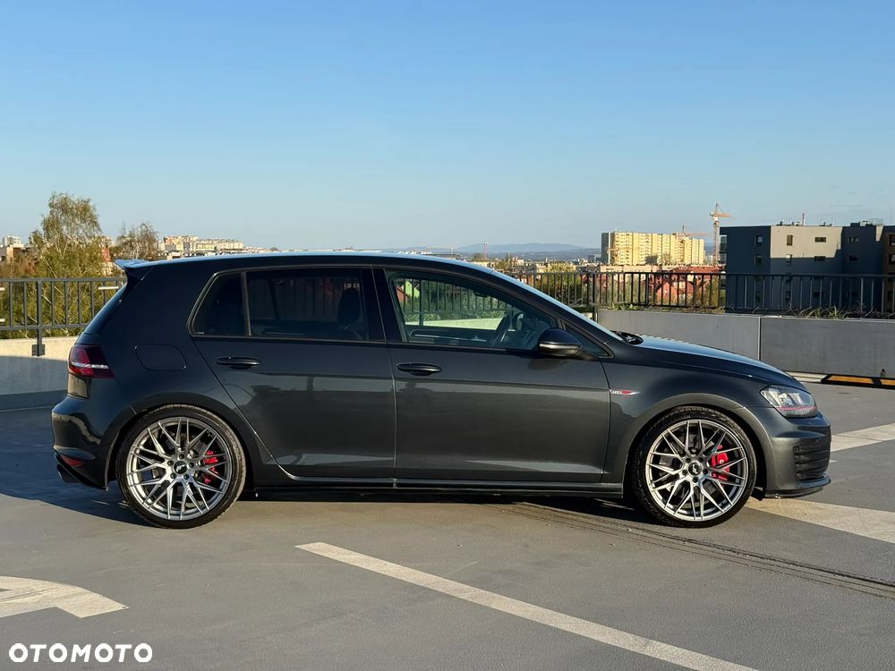 Volkswagen Golf - 11