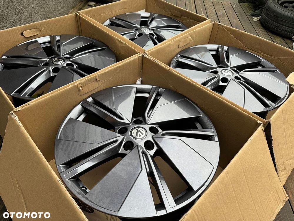 Felgi aluminiowe 5LA 19cali VW Golf Jetta Passat Phateon T-Roc - 5