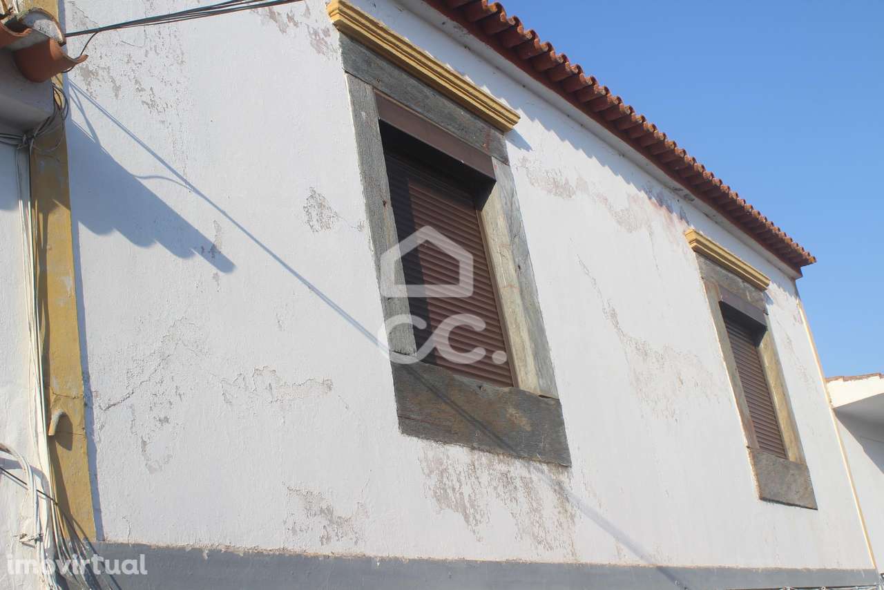 Moradia T3 - Excelente oportunidade de investimento em Mourão. - Grande imagem: 2/57