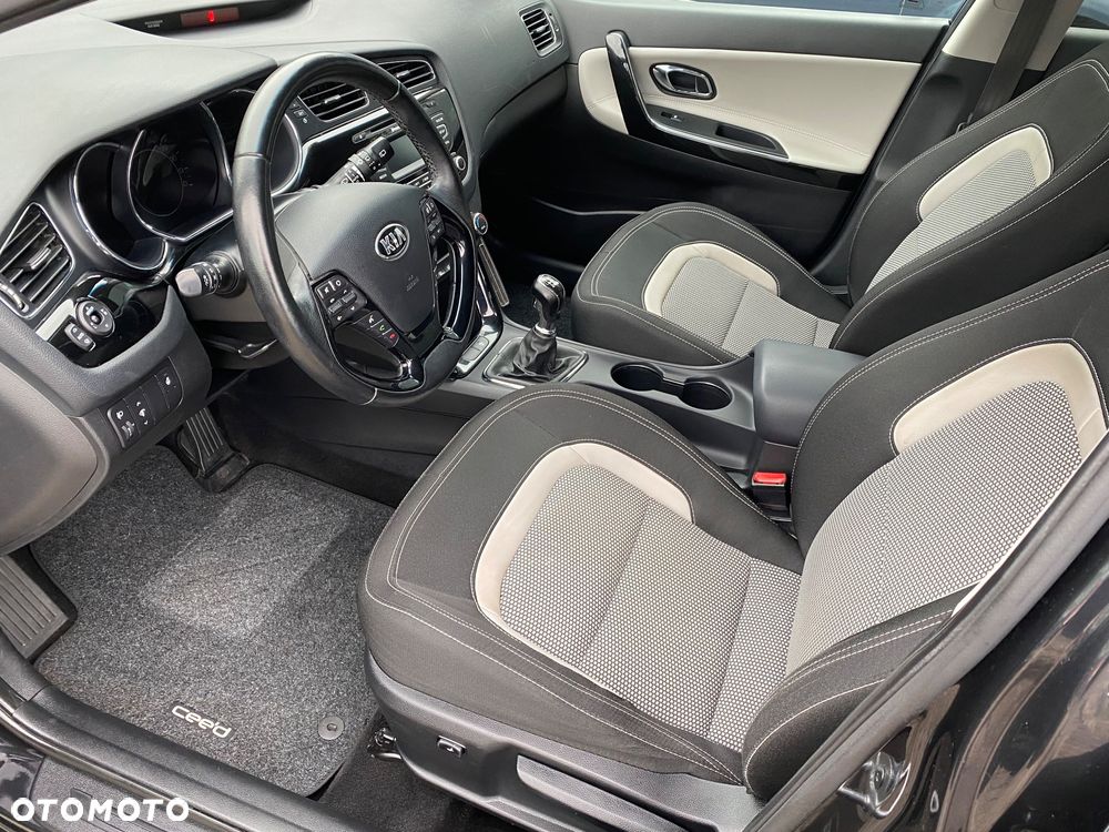 Kia Ceed 1.6 CRDi 128 ISG SW Spirit - 5