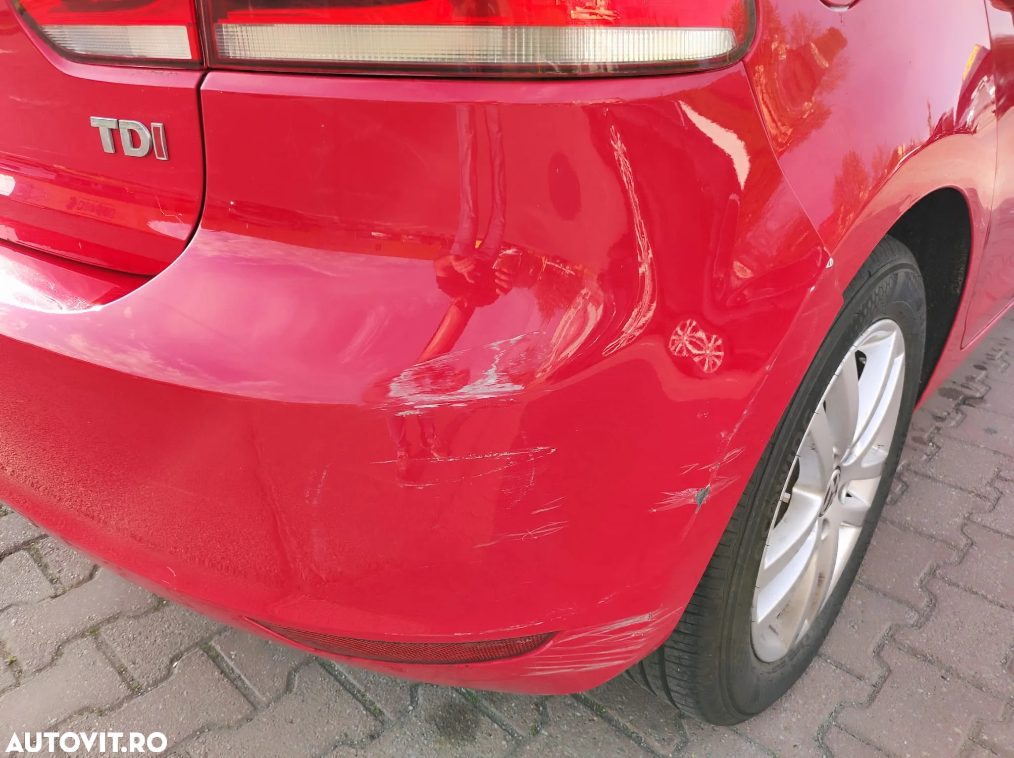 Volkswagen Golf 1.6 TDI DPF Highline - 16