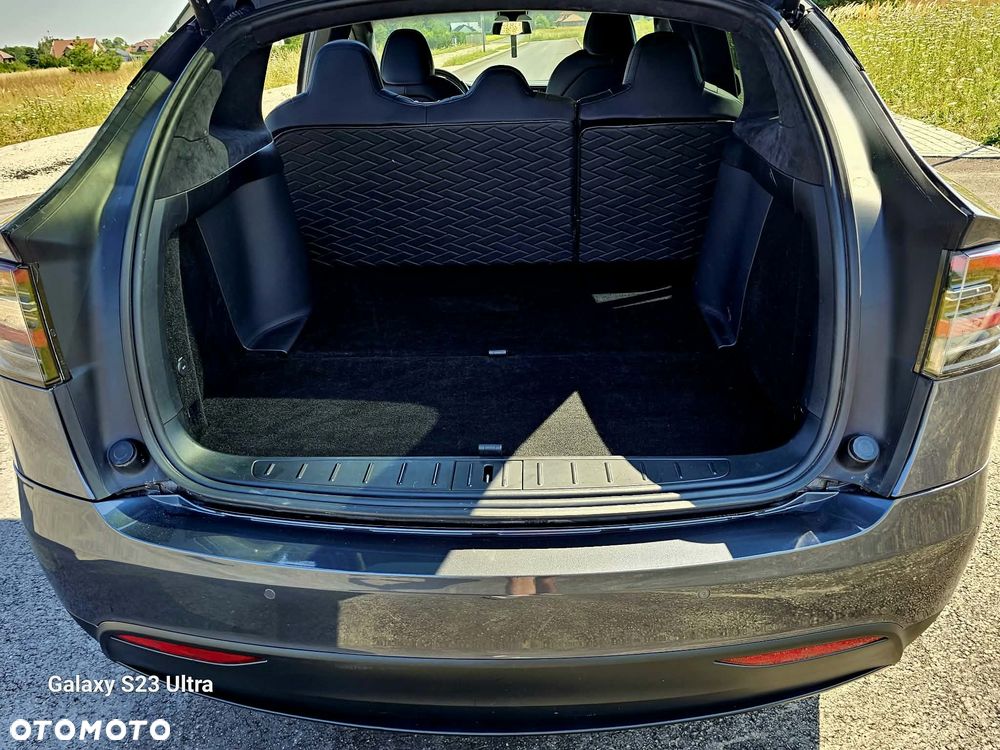 Tesla Model X - 13