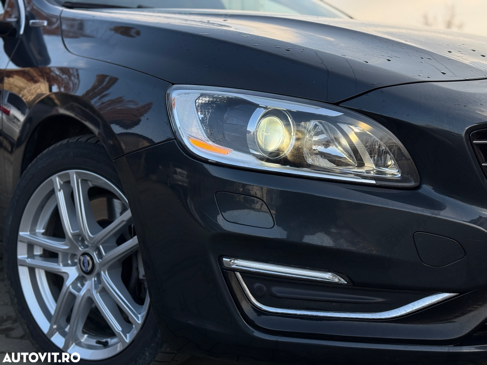 Volvo V60 D6 Plug-In-Hybrid AWD Geartronic Summum - 9