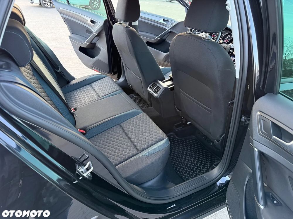 Volkswagen Golf - 6