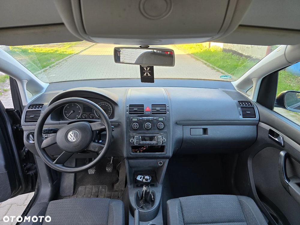 Volkswagen Touran - 10