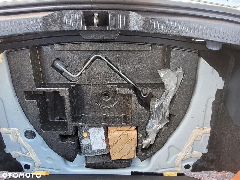 Toyota Auris 1.8 HSD Luna - 23