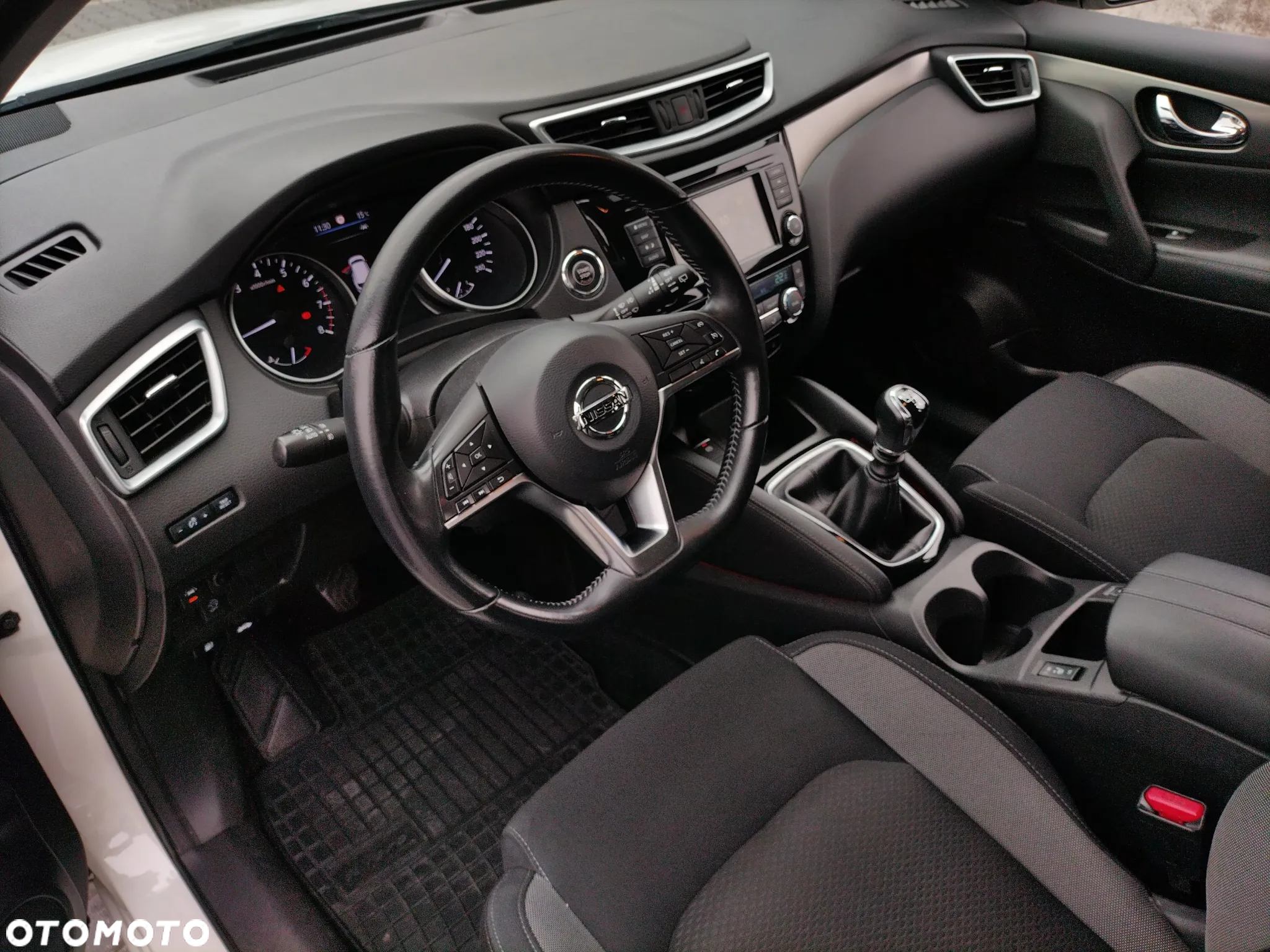 Nissan Qashqai 1.3 DIG-T N-Connecta EU6d - 9