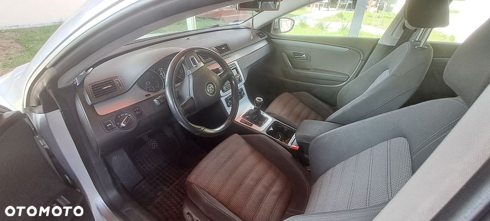 Volkswagen Passat - 11