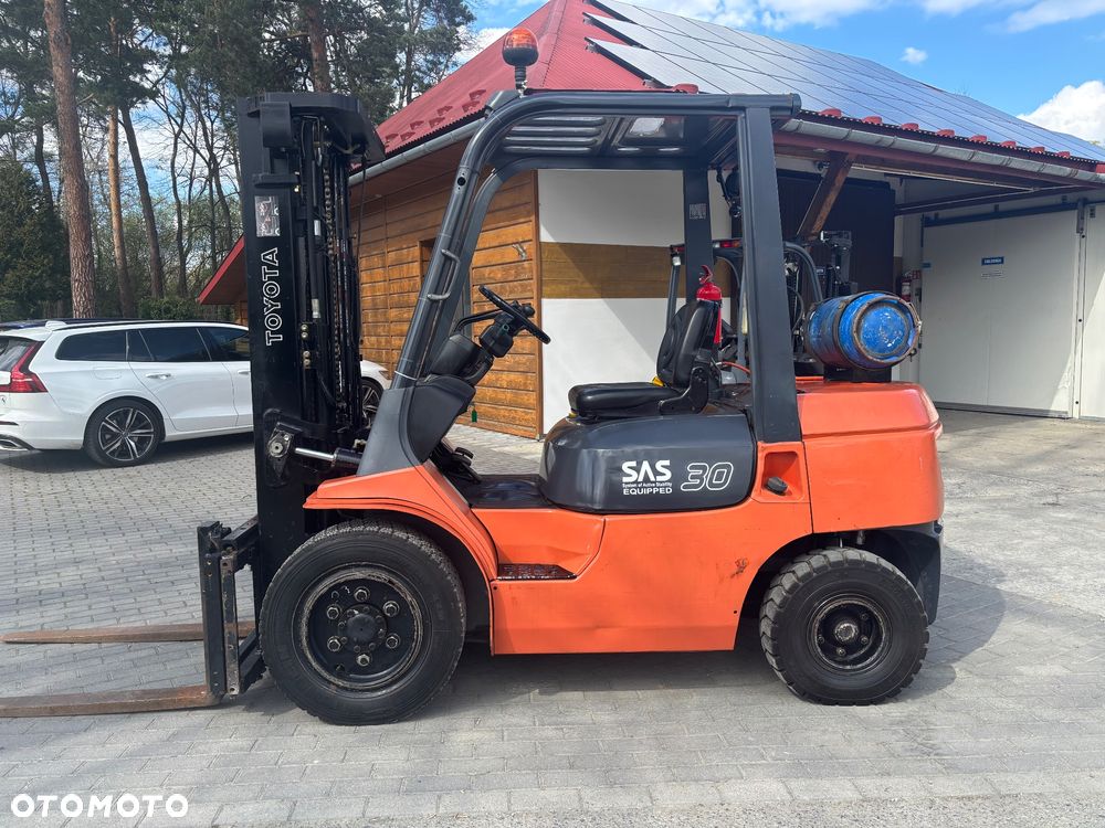 Toyota 7FGF30  I właściciel 3t Tony LPG triplex 33 700 NETTO Solidny sprzęt  2002r - 1