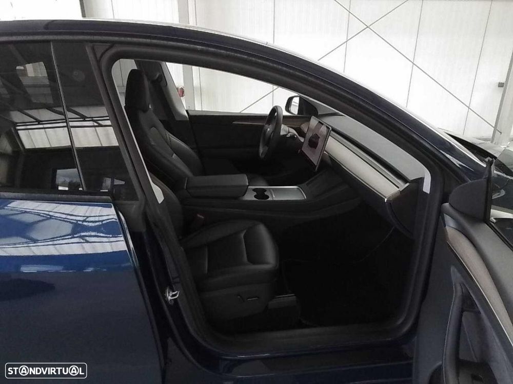 Tesla Model Y Performance Dual Motor AWD - 4