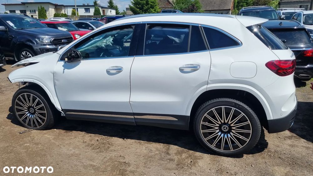 Mercedes-Benz GLA - 8