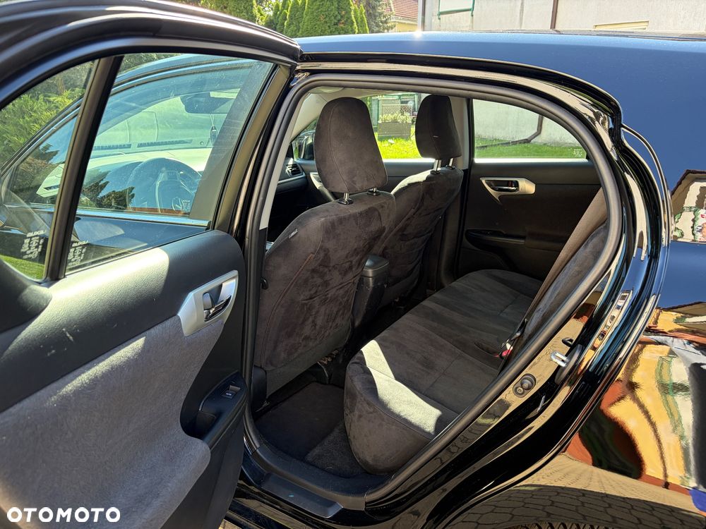 Lexus CT - 9