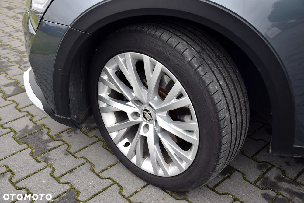 Skoda Superb 2.0 TDI 4x4 DSG Scout - 35