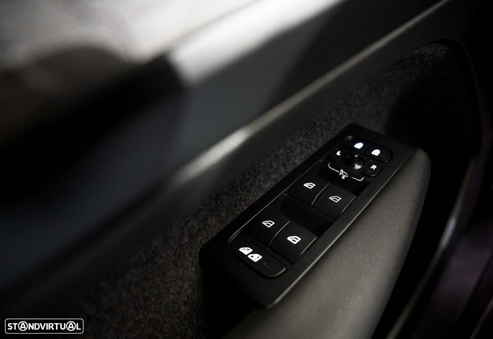 Volvo XC 40 Recharge Core - 11