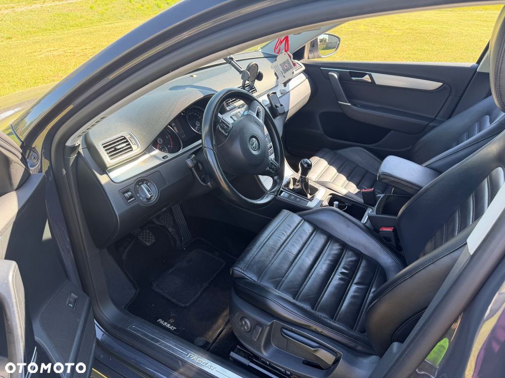 Volkswagen Passat 2.0 TDI Highline - 11