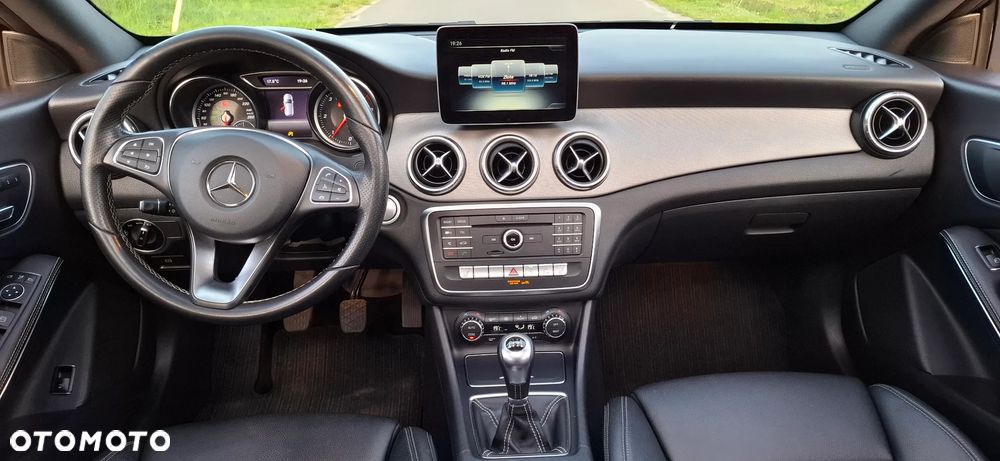 Mercedes-Benz CLA - 27