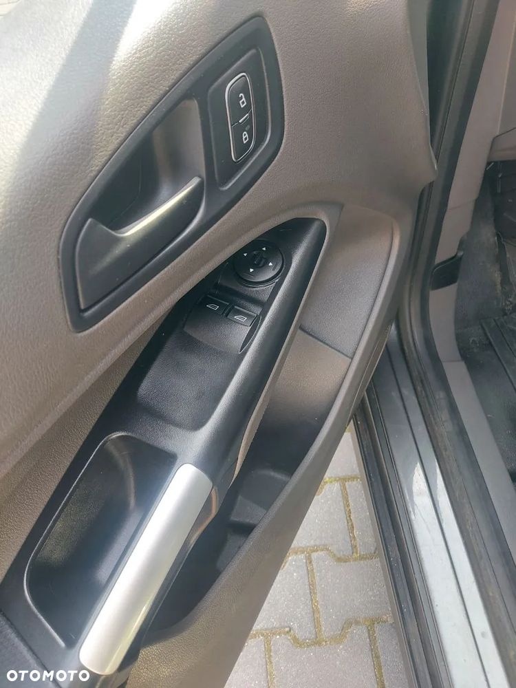 Ford Transit Connect - 17