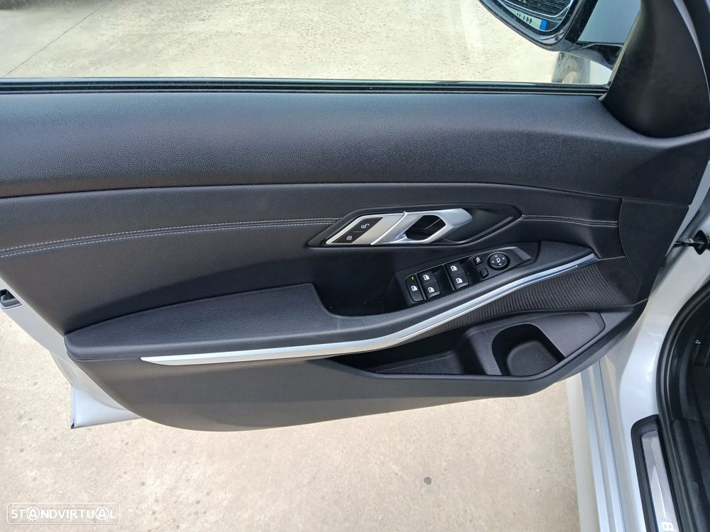 BMW 318 d Auto - 16