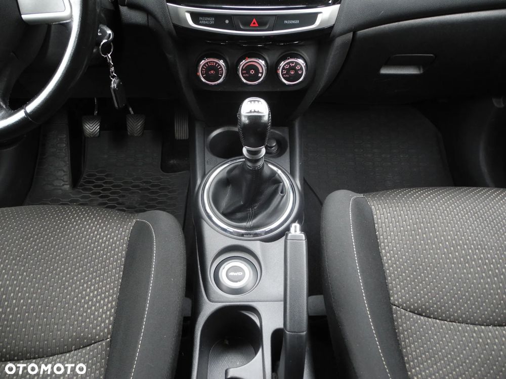 Mitsubishi ASX - 10