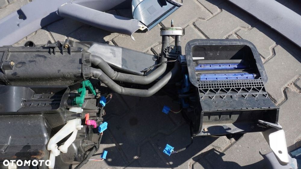 OSŁONA OSLONA PRZECIWSLONECZNA PRAWA AUDI A4 B6 - 11